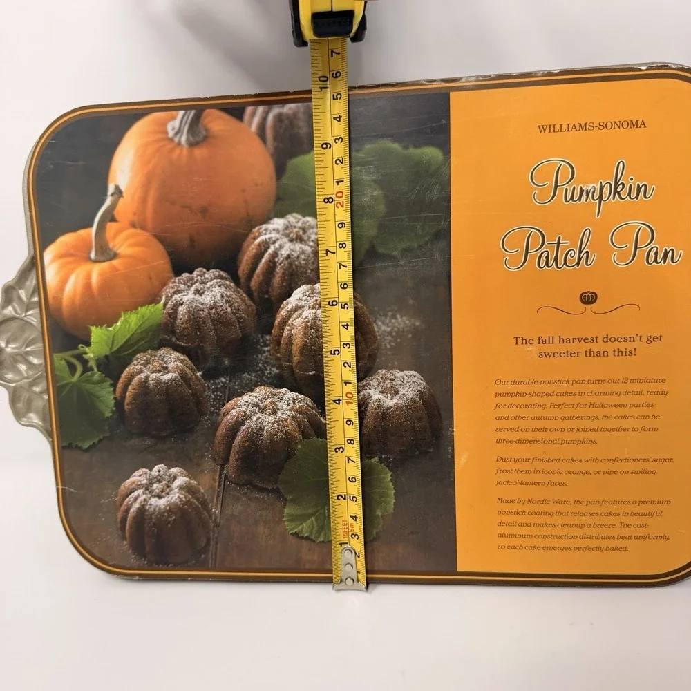 Williams-Sonoma Nordic Ware Cast Aluminum Pumpkin Patch Pan 12 NEW Mini Cakes